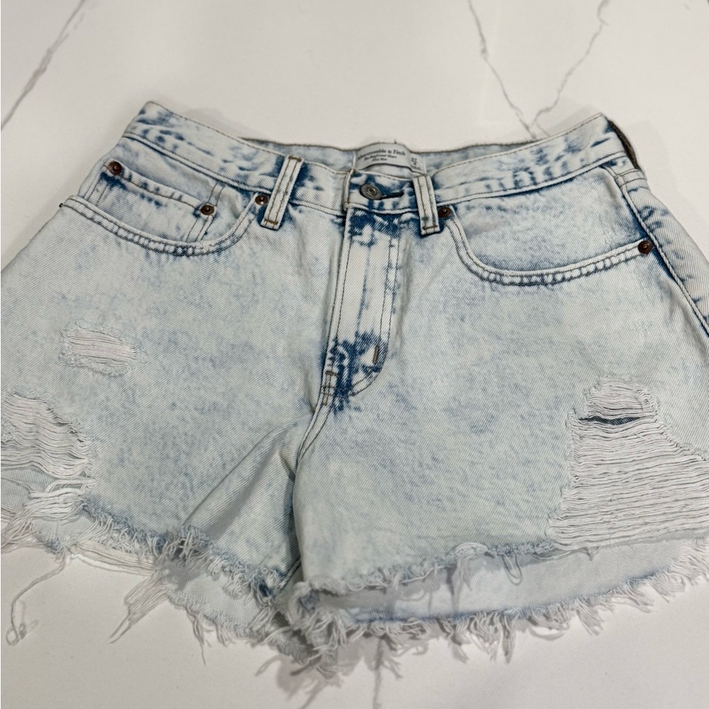 Abercrombie & Fitch • Curve Love Boyfriend Shorts